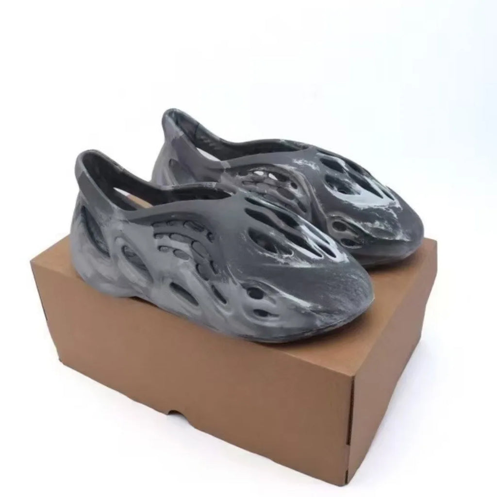 Casual Hollow out Thick Heel Couple Sandals Beach Outdoor Slippers Men Women Breathable Flip Flops Leather Upper Rubber Sole