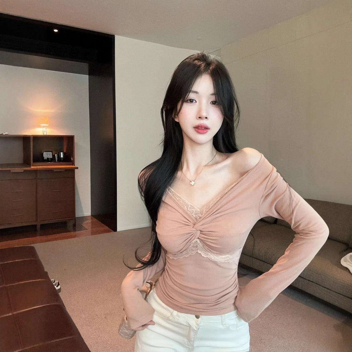 Women's Long Sleeve Lace T-Shirt V-Neck Slim Fit White Base Shirt Korean Style Autumn New Arrival Fashion Design Sense Base Top
