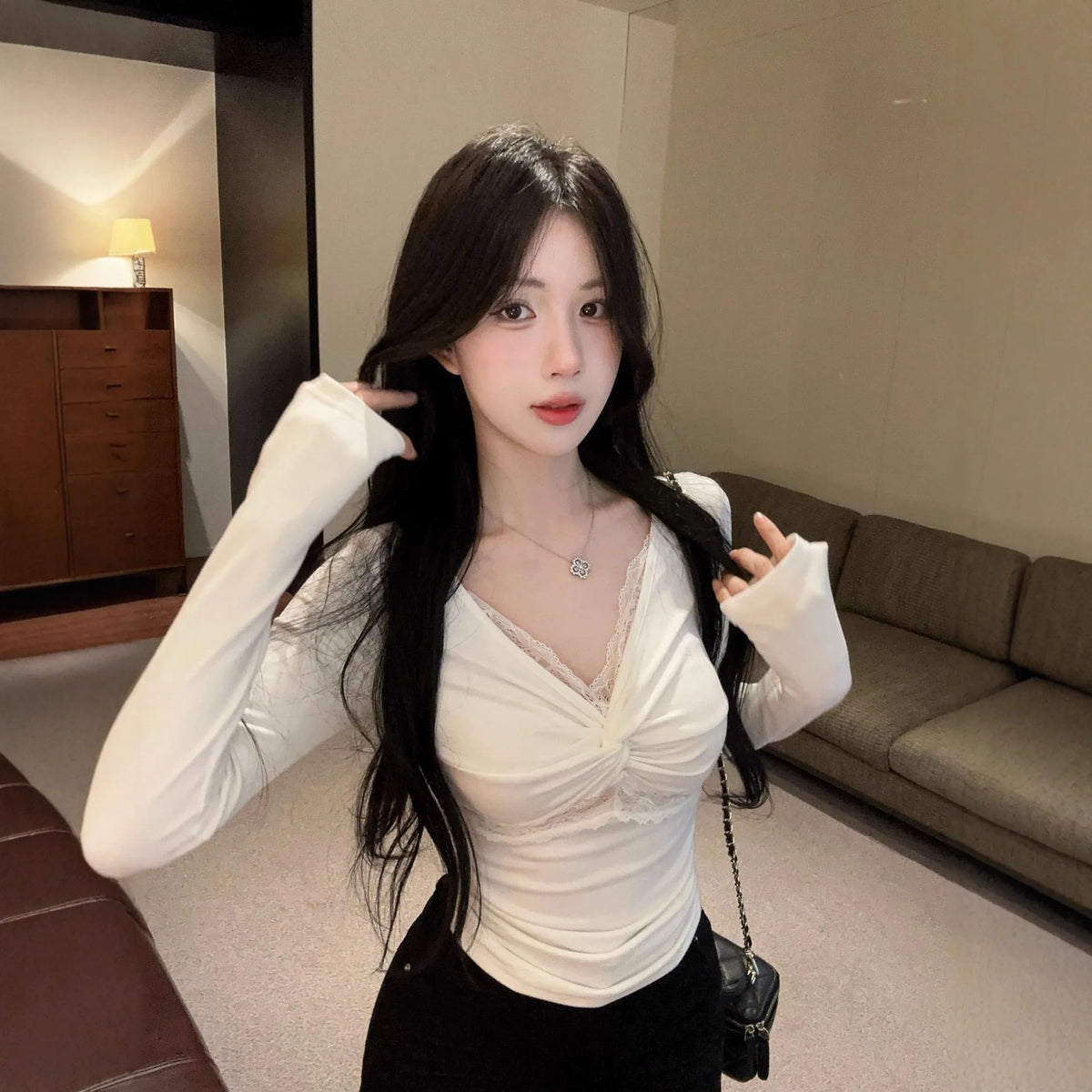 Women's Long Sleeve Lace T-Shirt V-Neck Slim Fit White Base Shirt Korean Style Autumn New Arrival Fashion Design Sense Base Top