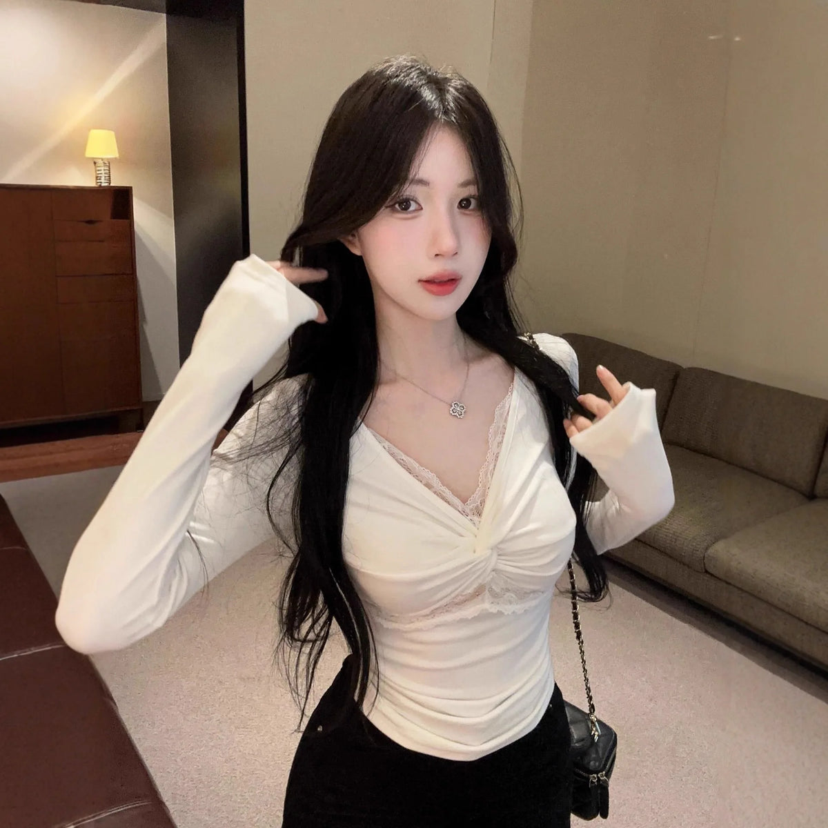 Women's Long Sleeve Lace T-Shirt V-Neck Slim Fit White Base Shirt Korean Style Autumn New Arrival Fashion Design Sense Base Top