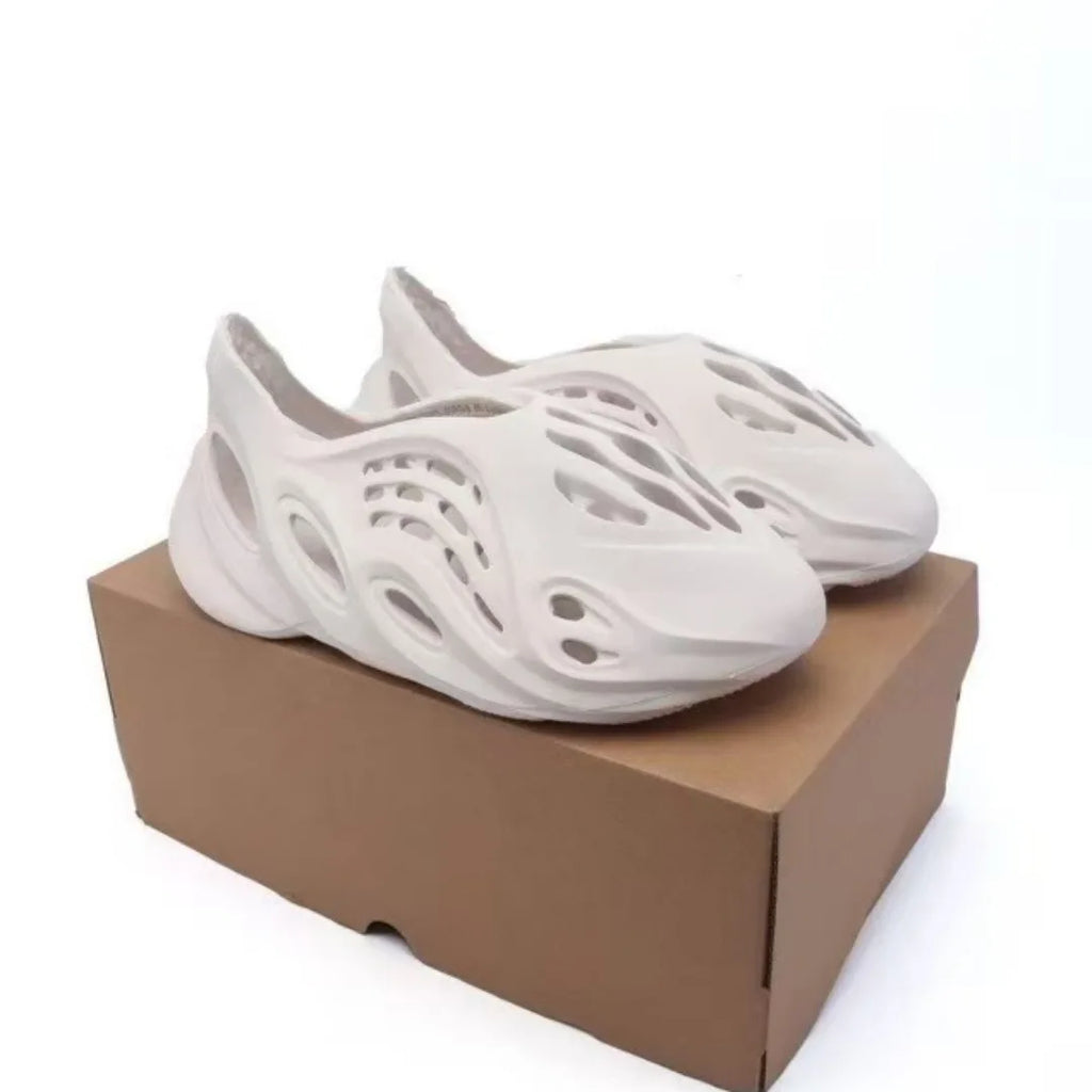 Casual Hollow out Thick Heel Couple Sandals Beach Outdoor Slippers Men Women Breathable Flip Flops Leather Upper Rubber Sole
