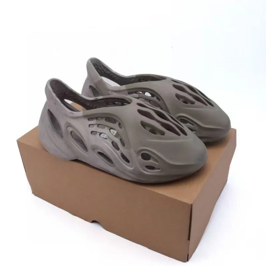 Casual Hollow out Thick Heel Couple Sandals Beach Outdoor Slippers Men Women Breathable Flip Flops Leather Upper Rubber Sole