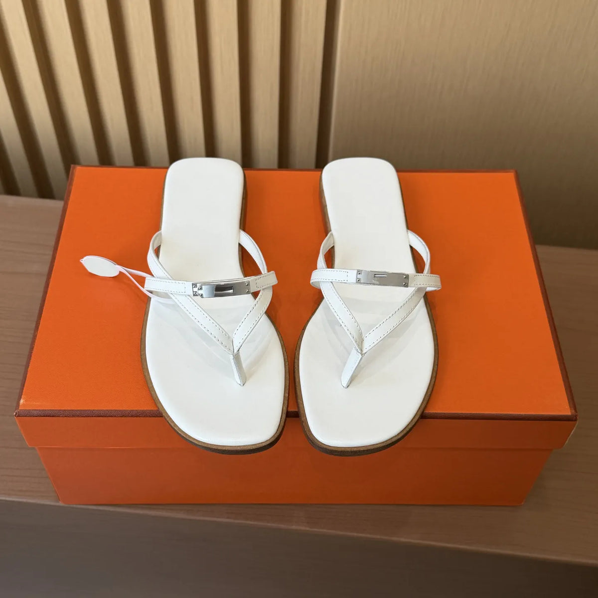 Summer 2026 Women's Casual Metal Lock Buckle Sandals Thong Slippers with Strap for Outdoor Beach Vacation Flat Heel Shoes